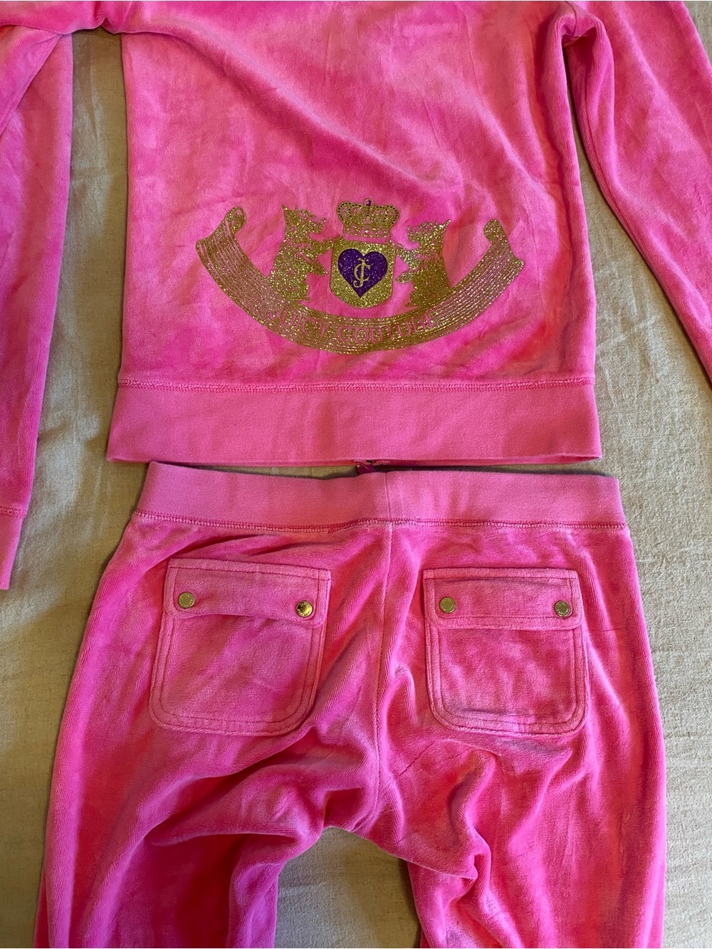 VINTAGE Juicy Couture bubblegum Pink Velour Tracksuit• Gold Heritage Crest xs